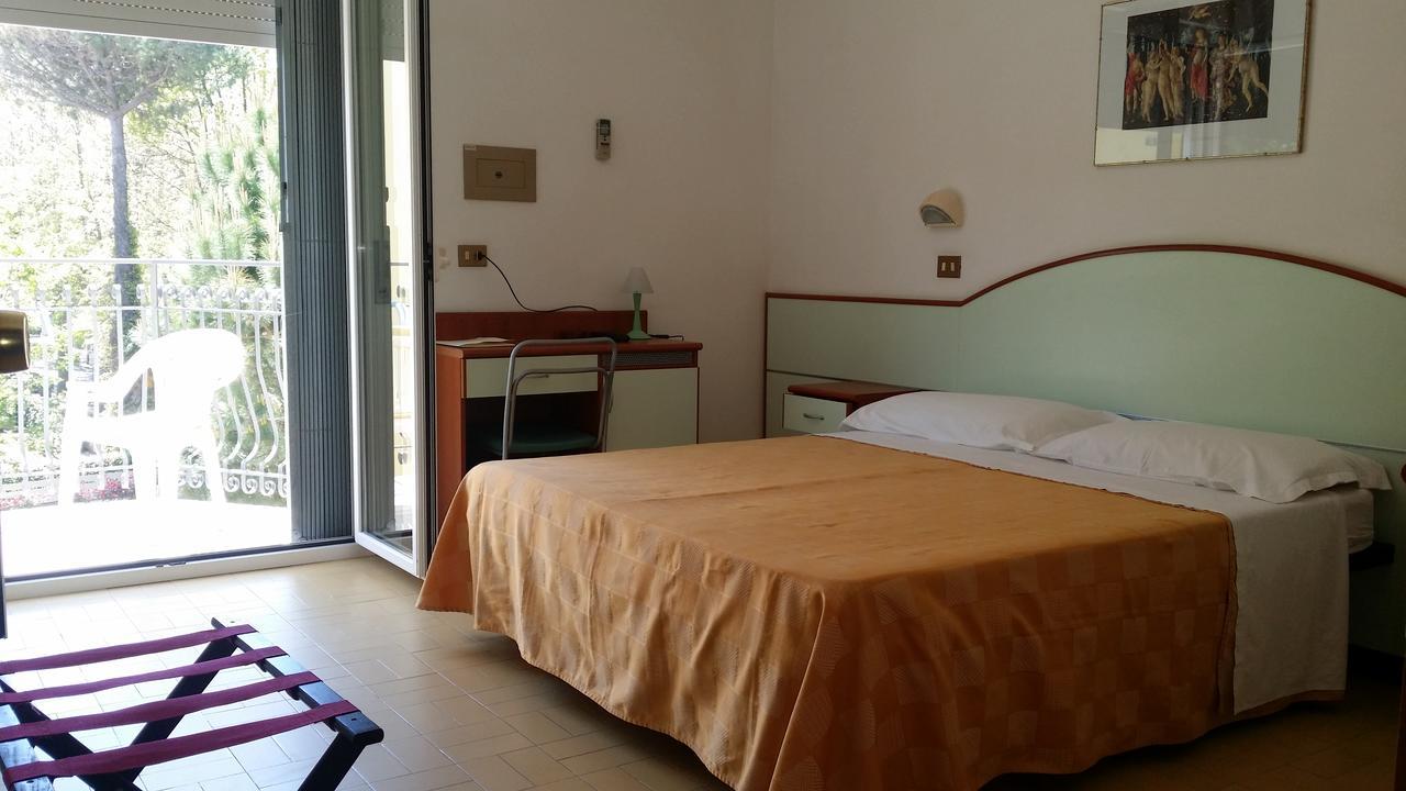 Hotel La Falena Cervia Exterior photo